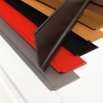Battiscopa in pvc in profilati da cm 200 in 9 colori. H cm 7 x spessore 3 mm (€ 2,20 x ML). Montaggio con colle adatte o chiodini